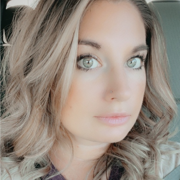 Profile Picture of Heather Ramsier (@hramsier) on Poshmark