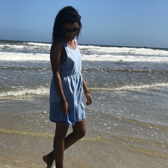Profile Picture of Bianca Santos (@bsantos98) on Poshmark