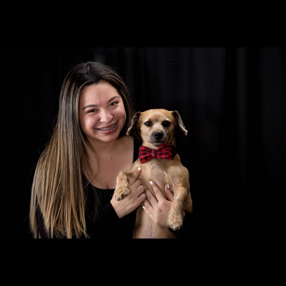 Profile Picture of Arely Sanchez (@o_rely) on Poshmark