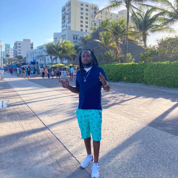 Profile Picture of Antione Brereton (@cuzz4305) on Poshmark