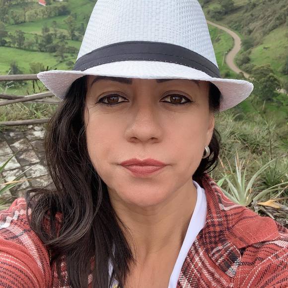 Profile Picture of Miriam Oleas (@lubriexpres) on Poshmark