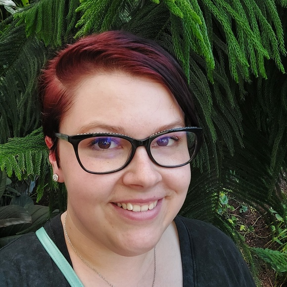 Profile Picture of Michaela Dutson (@michaelatdutson) on Poshmark