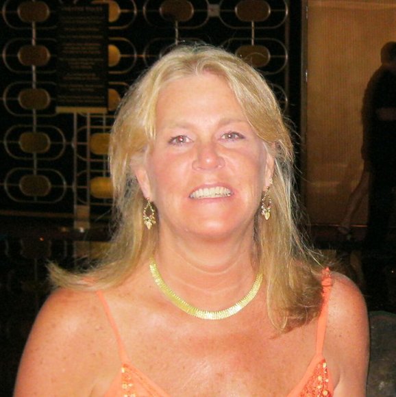 Profile Picture of Roxi Mladenovich (@roximladenovich) on Poshmark