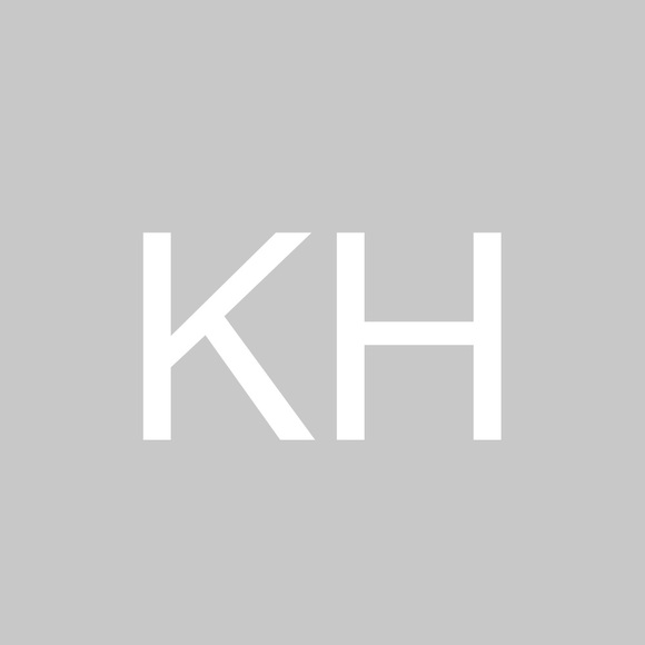 Profile Picture of Kim Holt (@kemomel) on Poshmark