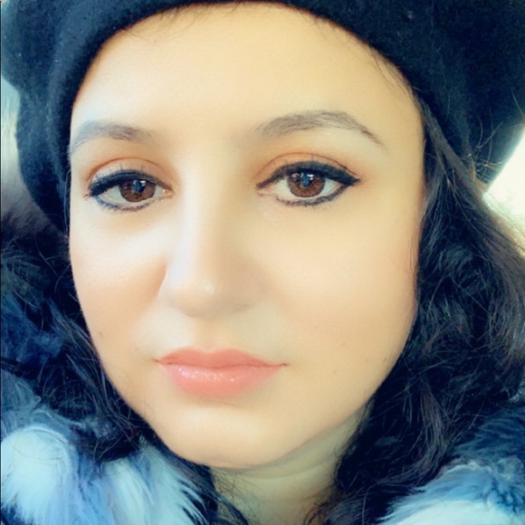 Profile Picture of Julia Kusayeva (@juliak103) on Poshmark