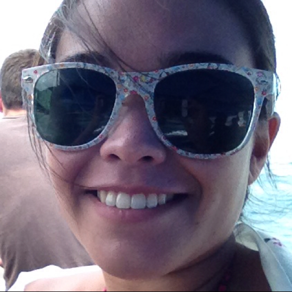 Profile Picture of Celeste Grant (@jelita_celeste) on Poshmark