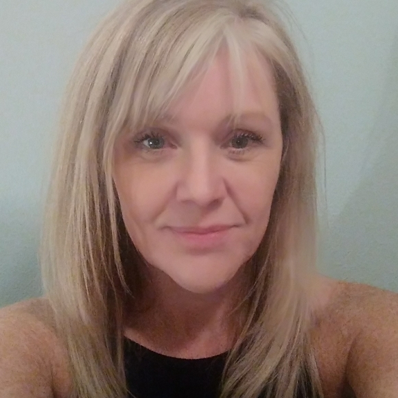 Profile Picture of Linda Crooke (@lindacrooke) on Poshmark