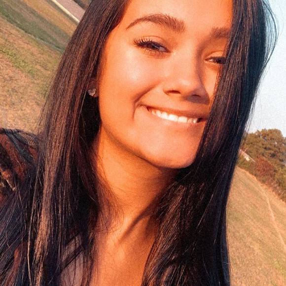 Profile Picture of Whitney Dotson (@whitneydotson11) on Poshmark