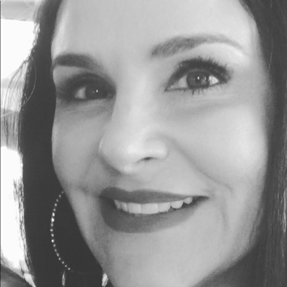 Profile Picture of Cherillyn Maddox (@chermadd) on Poshmark