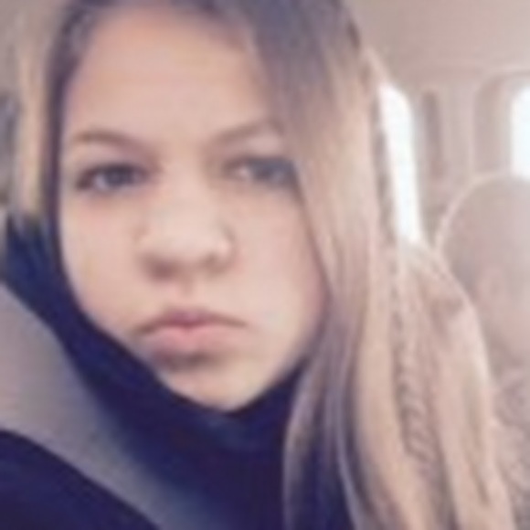 Profile Picture of Rachel Schember (@rachelschember) on Poshmark