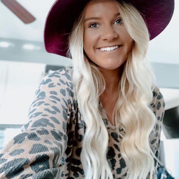 Profile Picture of Katie Hachmeister (@katiehach) on Poshmark