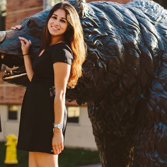 Profile Picture of Esha Jalota (@esha_j1994) on Poshmark