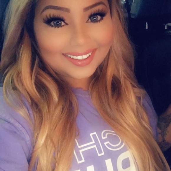 Profile Picture of Tatiana Thomas (@tatianathoma192) on Poshmark