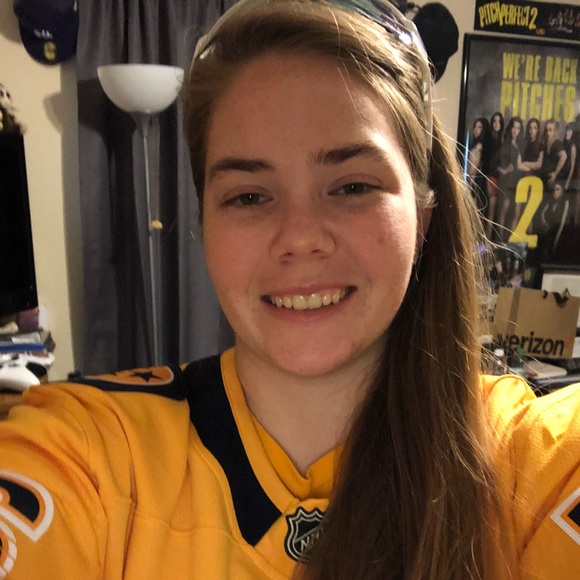 Profile Picture of Melanie Nething (@melanienething) on Poshmark