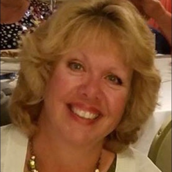 Profile Picture of Doris Dearstyne (@dodyowens) on Poshmark