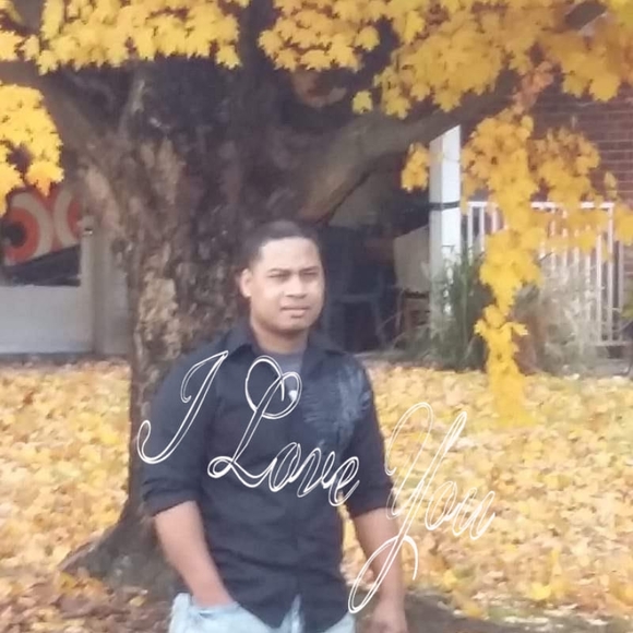 Profile Picture of Romihlo Pablo (@romihlopablo) on Poshmark