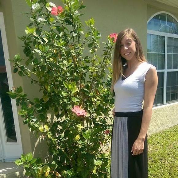 Profile Picture of Samantha Sansone (@samanthasansone) on Poshmark