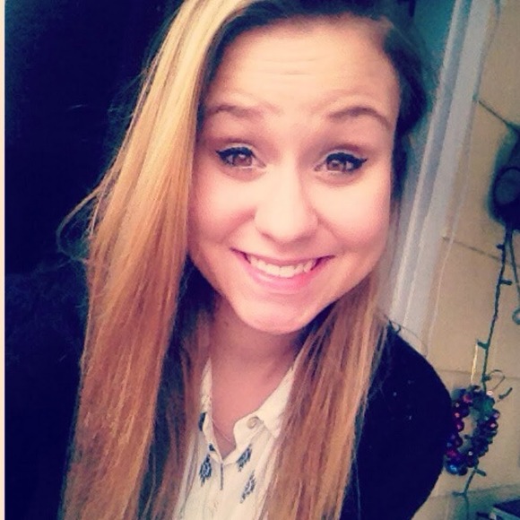 Profile Picture of Emily Sterczala (@estrezzy) on Poshmark