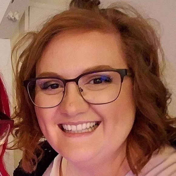 Profile Picture of Jonina Spriggs (@joninaspriggs) on Poshmark