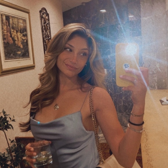 Profile Picture of Justine Barbieri (@jnicolebarbieri) on Poshmark