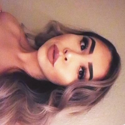 Profile Picture of 𝓓𝓮𝓷𝓲𝓬𝓮 (@deniseexoxo) on Twitter
