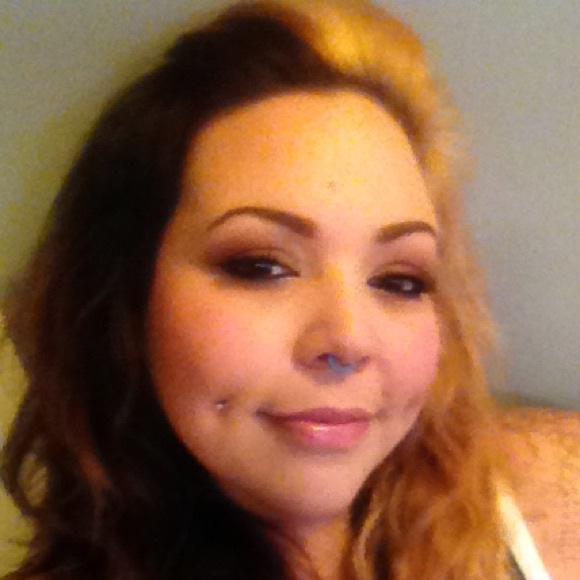 Profile Picture of Melanie Riddle (@mellymelmel78) on Poshmark