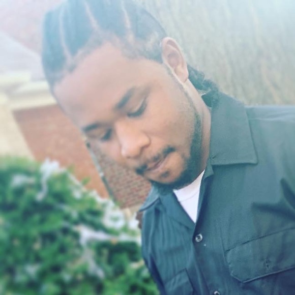 Profile Picture of Rayvon Smith (@emaillowkey6) on Poshmark