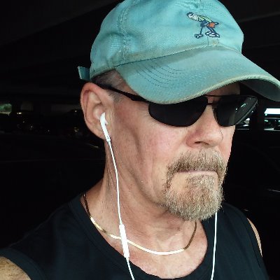 Profile Picture of Robert Yáñez (@tampaprof) on Twitter