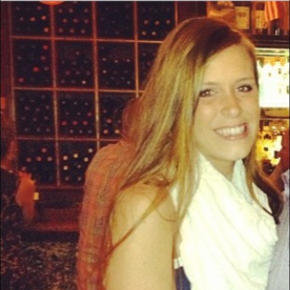 Profile Picture of Nicole Accardi (@nicolebrielle) on Poshmark