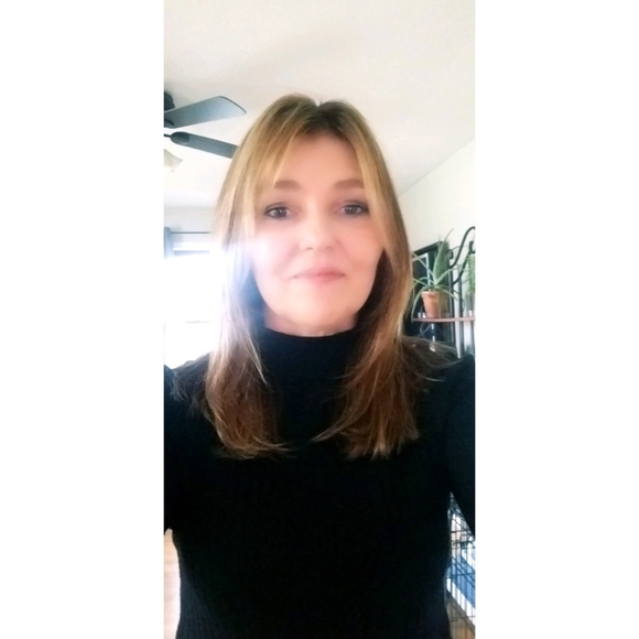 Profile Picture of Alexis Marlow chakos (@alexis_chakos) on Poshmark