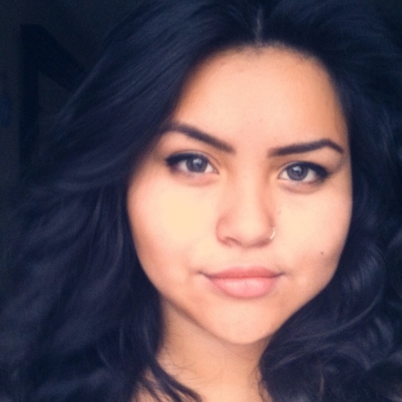 Profile Picture of Bianca Pineda (@biancadanielle) on Poshmark