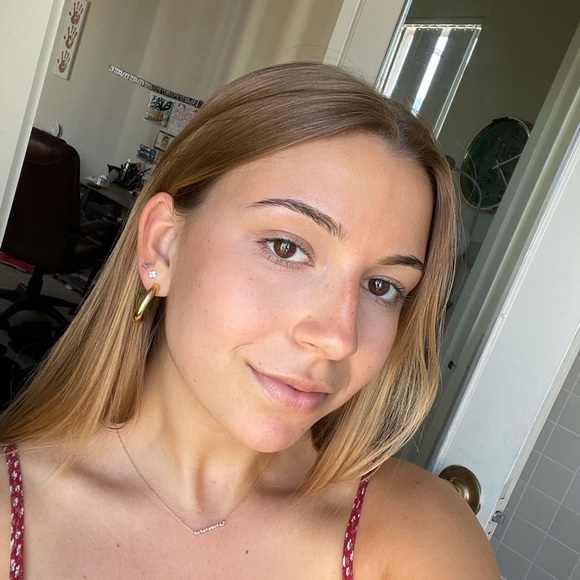 Profile Picture of Rachel Ashen (@rachelhessa) on Poshmark