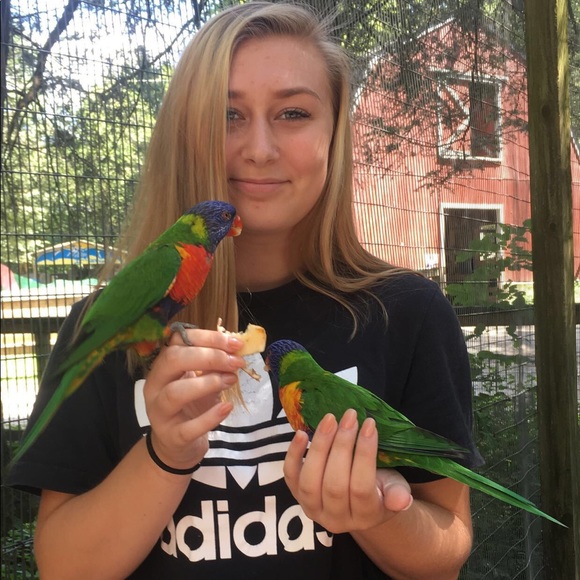 Profile Picture of Paige Schmidt (@paigeeeanne) on Poshmark