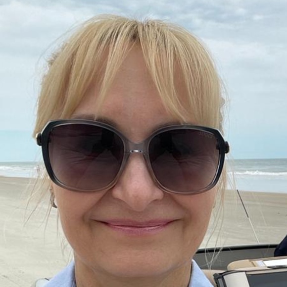 Profile Picture of Monika Winnicki (@moni0425) on Poshmark