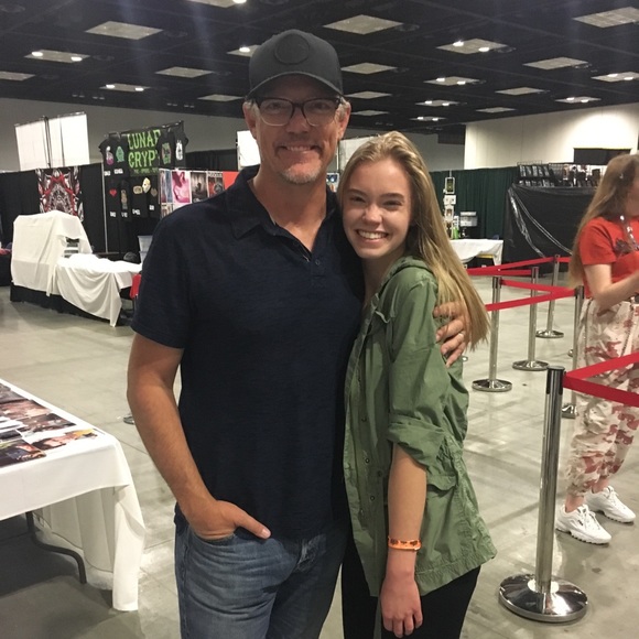 Profile Picture of Ashley Hermansen (@ahxx19) on Poshmark