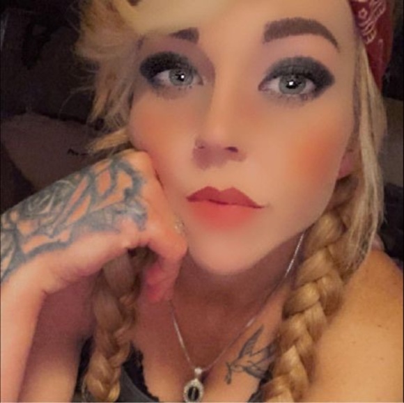 Profile Picture of Taylor Holsonback (@t_rail69) on Poshmark