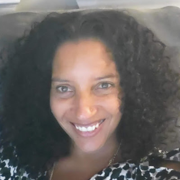 Profile Picture of Eleanor ayo Jones (@ayojones10) on Poshmark