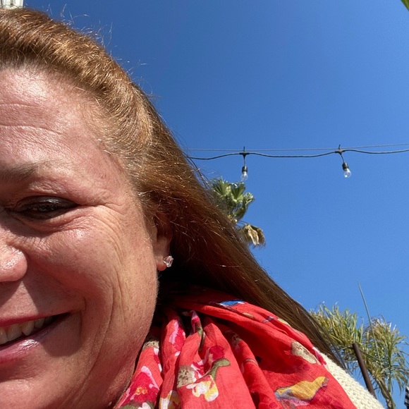 Profile Picture of Julie Clothier (@julieclothier) on Poshmark