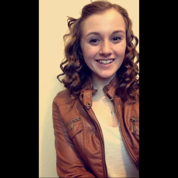 Profile Picture of Bailey Doyle (@haybails00) on Poshmark