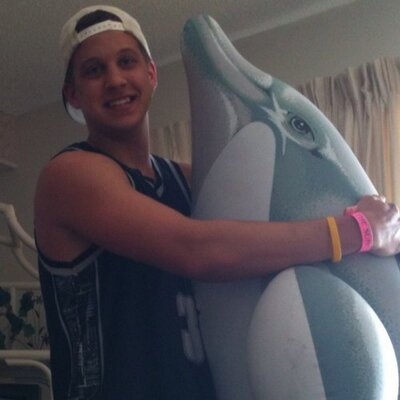 Profile Picture of Randy Graves (@Throw_a_Tone) on Twitter