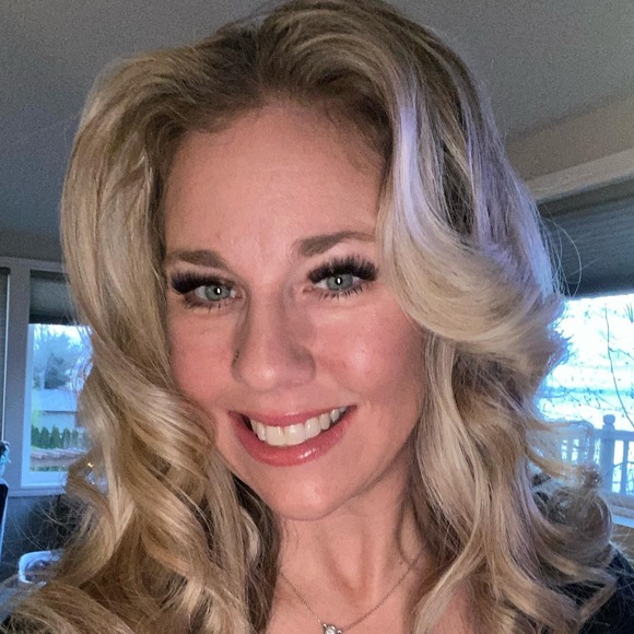 Profile Picture of Kasey Mougine (@kaseymougine) on Poshmark