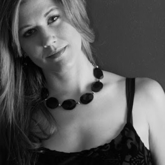 Lysne Nolte - Poshmark Profile Picture of Lysne Nolte (@lysnenolte) on Poshmark