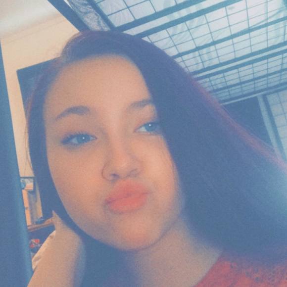 Profile Picture of Destiny Klimeck (@dklimeck) on Poshmark