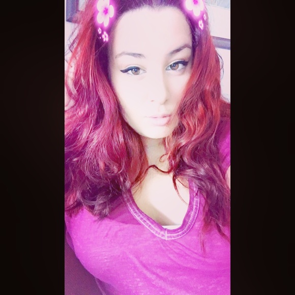 Profile Picture of Leah Wright (@leahwright23) on Poshmark