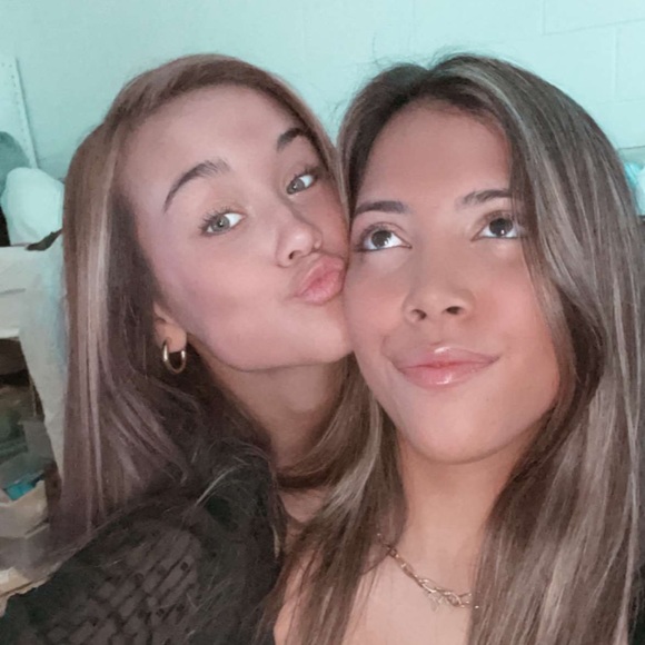 Profile Picture of Lily Ivanovich (@lilyivanovich) on Poshmark