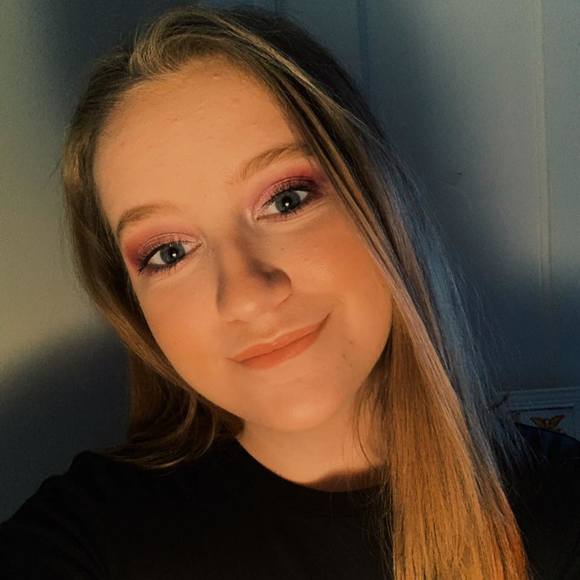 Profile Picture of Maci Shayer (@mslovesjb) on Poshmark