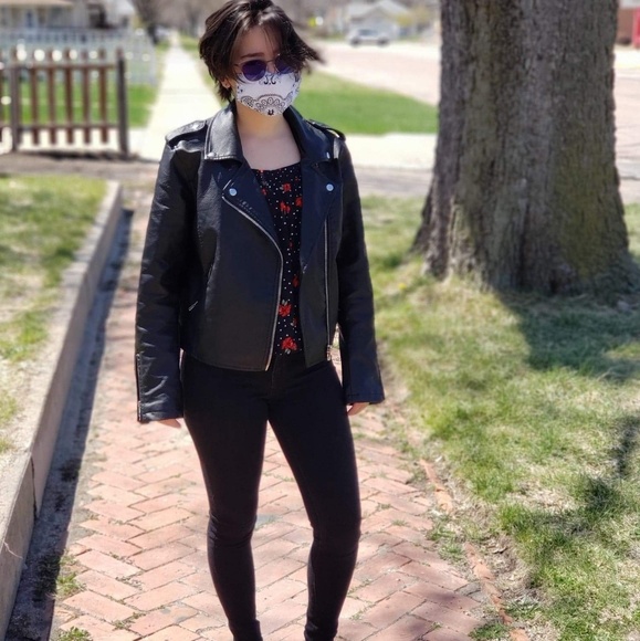Profile Picture of Kendra Sallinger (@sallinger2004) on Poshmark