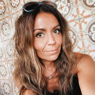 Profile Picture of Julie Bowman (@julesabowman) on Twitter