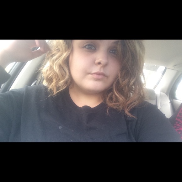 Tabatha Carter - Poshmark Profile Picture of Tabatha Carter (@tabathamarie15) on Poshmark