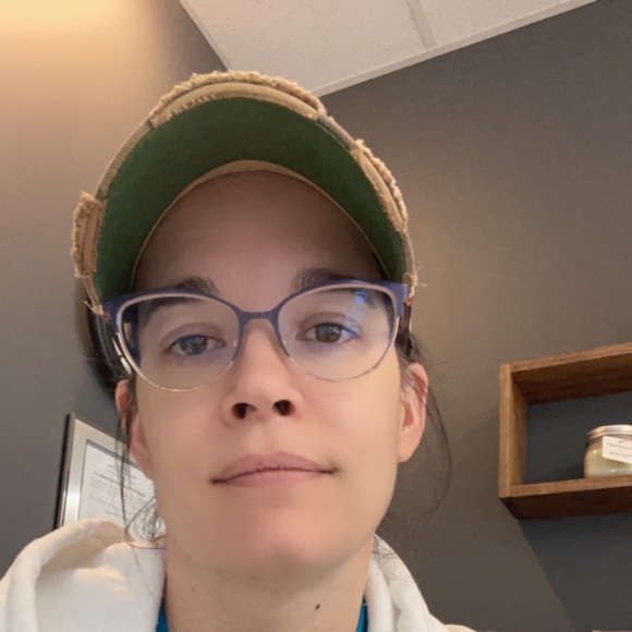 Profile Picture of Crystal Custer (@crystalcuster) on Poshmark